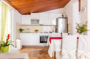 Apartmány s parkoviskom Makarská - Makarska - 27459