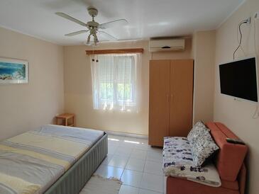 Apartmaji s parkingom Pirovac, Šibenik - 27461 Adriatic.hr