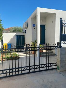 Апартаменти з паркуванням Рогозніца - Rogoznica - 27466 Adriatic.hr
