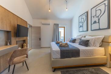Feriehus med svømmebasseng Dobrinj, Krk - 27488