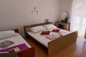Chambres avec le parking privé Sveti Filip i Jakov, Biograd - 27492