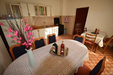 Chambres avec le parking privé Sveti Filip i Jakov, Biograd - 27492