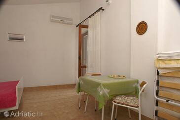 Apartamentos junto al mar Pisak, Omis - 2750