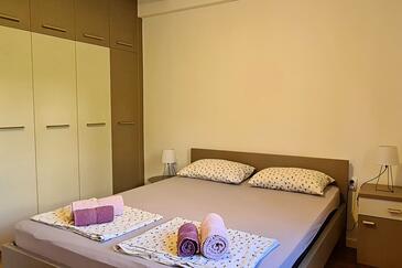 Apartments with parking space Supetar, Brač - 27508