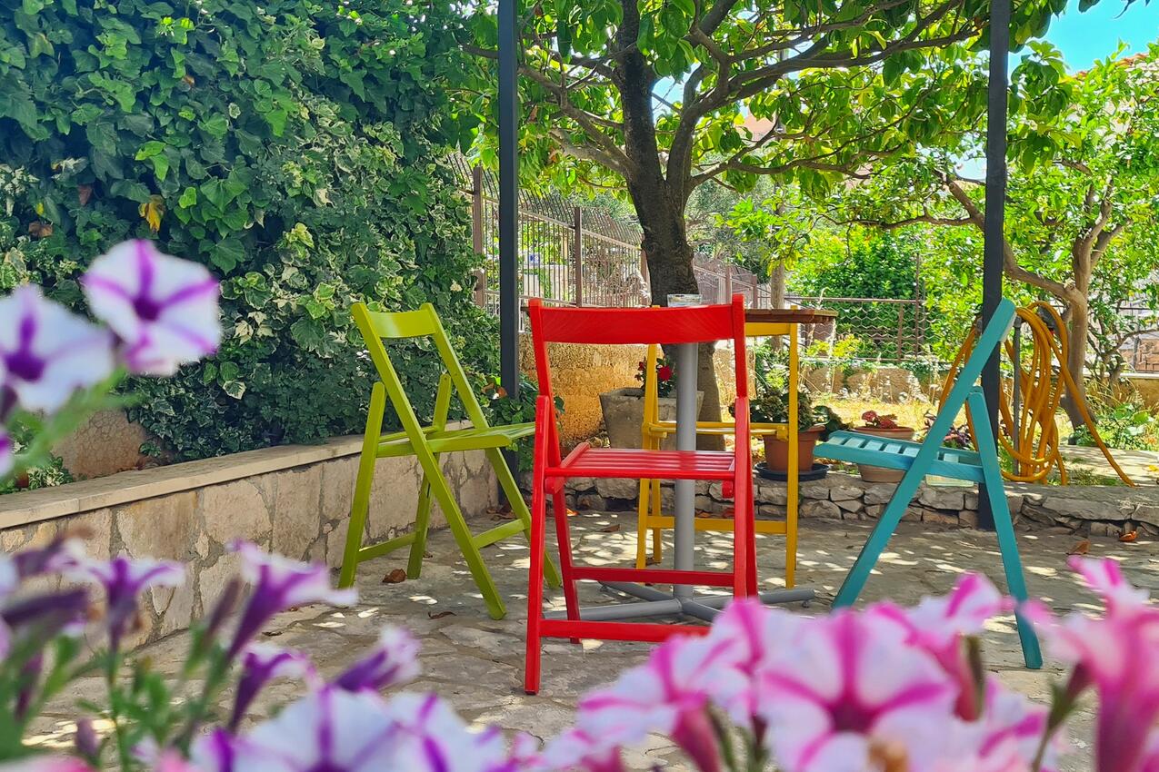 Apartments with parking space Supetar, Brač - 27508