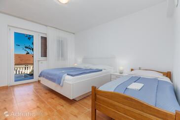 Apartments and rooms by the sea Brela, Makarska - 2752