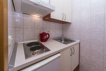 Brela, Kitchen in the studio-apartment, WiFi.