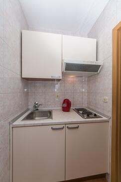 Brela, Cucina nell'alloggi del tipo studio-apartment, WiFi.