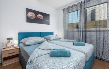 Apartments with WiFi Poreč - 27520