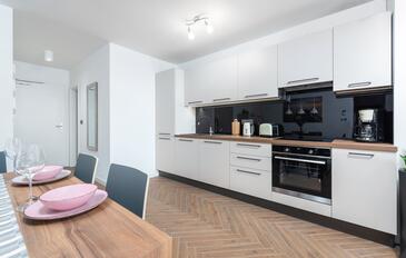 Apartments with WiFi Poreč - 27520
