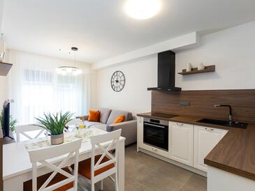 Leiligheter med parkering Porec - 27528