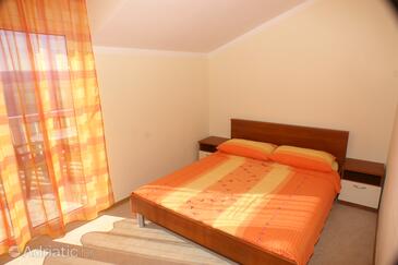 Apartments with swimming pool Mimice, Omiš - 2754