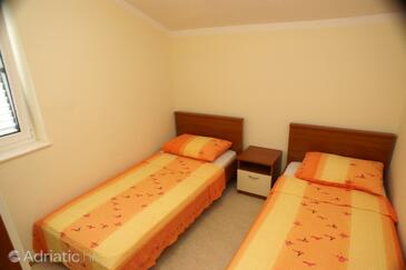 Apartments with swimming pool Mimice, Omiš - 2754