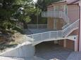 Aparcamiento Mimice, Omiš, Aparcamiento 2754 - Apartamentos con una playa de guijarros.