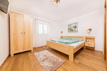 Holiday house with a swimming pool Poreč - 27554