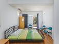 Duće, Dormitorio en alojamiento de tipo studio-apartment, aire acondicionado disponible y WiFi.