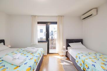 Apartamente cu parcare Malinska, Krk - 27654