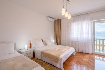 Apartamentos y habitaciones con piscina Duce, Omis - 2768