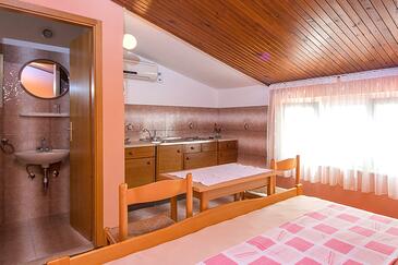 Leiligheter og rom med basseng Duce, Omis - 2768