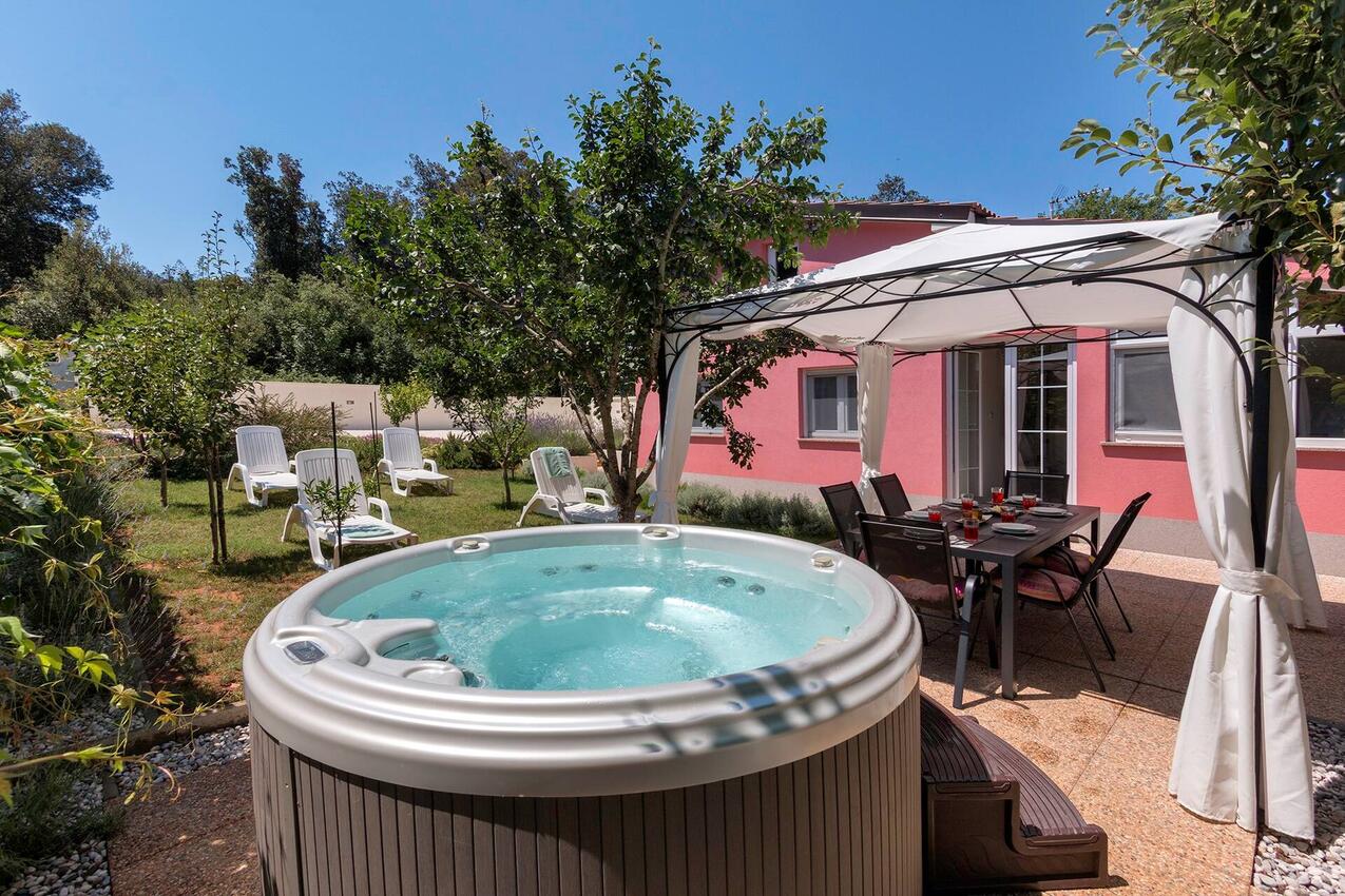 Kuća za obitelj s jacuzzijem Banjole, Pula - 27689