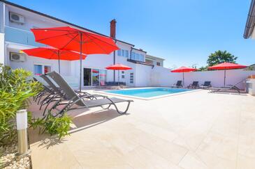 Familjehus med pool Valbandon, Fazana - 27707 Adriatic.hr