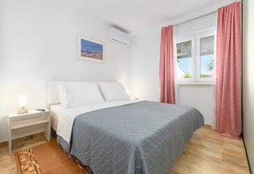 Family friendly house with a swimming pool Valbandon, Fažana - 27707