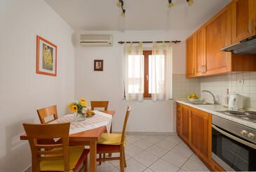 Apartments with parking space Premantura, Medulin - 27726