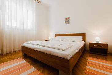 Apartments with parking space Duće, Omiš - 2773