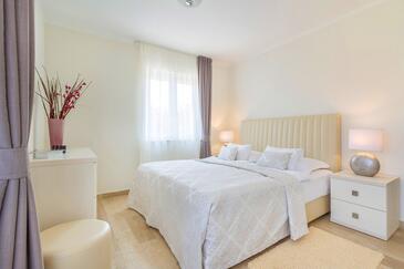 Apartamentos con piscina adecuados para familias con niños Malinska, Krk - 27759