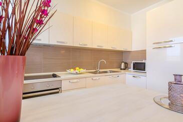 Apartamentos con piscina adecuados para familias con niños Malinska, Krk - 27759