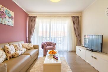 Apartamentos con piscina adecuados para familias con niños Malinska, Krk - 27759