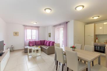 Dvoupokojový apartmán Vantačići, Krk (A-27760-e)
