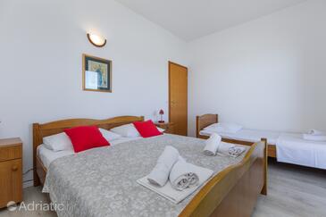 Apartments with parking space Duće, Omiš - 2778