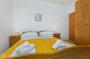 Apartments with parking space Duće, Omiš - 2778