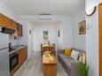 Duće, Sala de estar en alojamiento de tipo apartment, aire acondicionado disponible y WiFi.