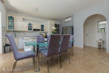Apartamentos con parking Duce, Omis - 2778