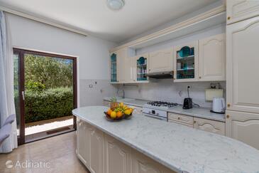 Appartementen met parkeerplaats Duce, Omis - 2778
