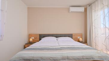 Leiligheter med basseng som passer for familier med barn Kremenići, Krk - 27796