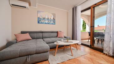 Apartamentos con piscina adecuados para familias con niños Malinska, Krk - 27797