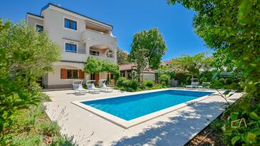 Apartamentos con piscina adecuados para familias con niños Malinska, Krk - 27797 Adriatic.hr