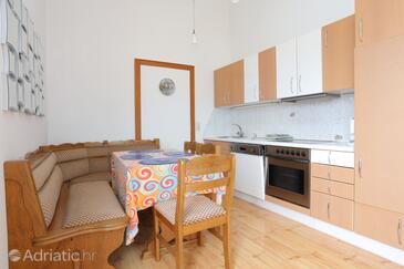 Ferienwohnungen und Zimmer am Meer Nemira, Omis - 2781