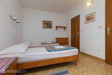 Apartments by the sea Nemira, Omiš - 2782