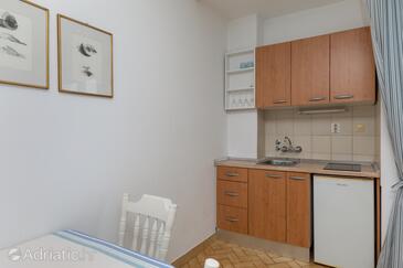 Apartments by the sea Nemira, Omiš - 2782