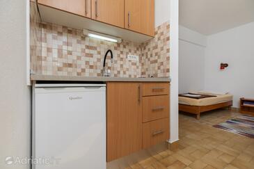 Apartments by the sea Nemira, Omiš - 2782