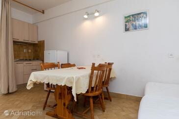 Apartments by the sea Nemira, Omiš - 2782
