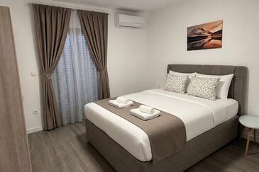 Holiday home with hot tub Kaštel Stari, Kaštela - 27823