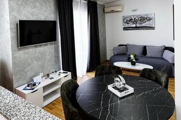 Holiday home with hot tub Kaštel Stari, Kaštela - 27823