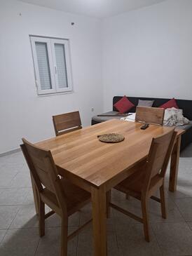 Apartmanok parkolóhellyel Pag - 27836
