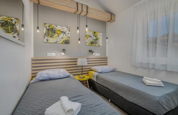 Apartmani s parkingom Županje (Krk) - 27846