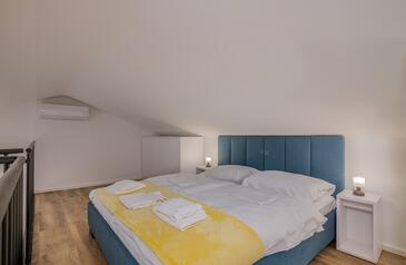 Family-friendly apartments with swimming pool Županje, Krk - 27847